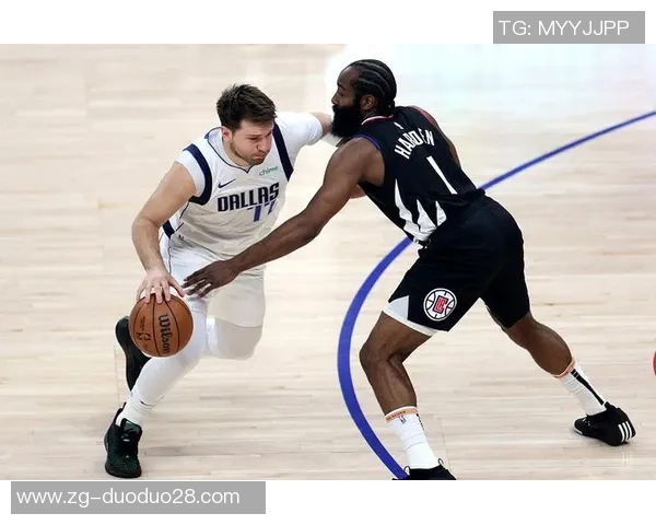 快船与独行侠激战正酣谁能在这场对决中笑到最后